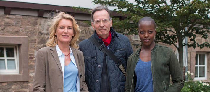 Maria Furtwängler und Florence Kasumba stehen im neuen Tatort vor der Kamera